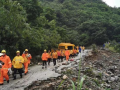 洪水来临山体滑坡，铁路巡线工因公殉职