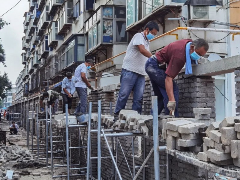 ■槐中路尖岭小区正在加紧美化