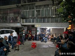 湖北老旧小区改造：通城县住建局屋场会上听民声 共话改造解难题