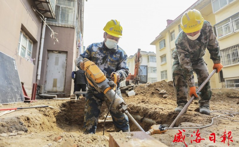 古寨片区内老旧小区改造工程开工。 本报记者 孙大伟 摄